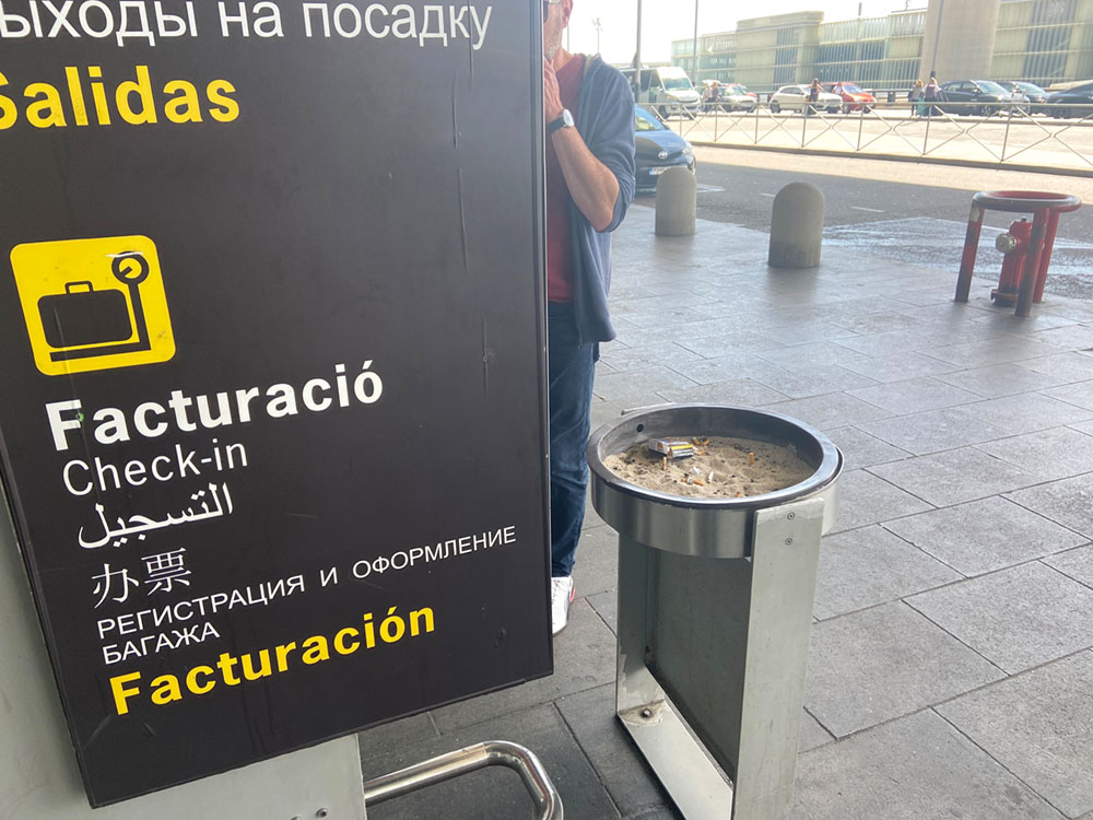cenicero del aeropuerto de Barcelona