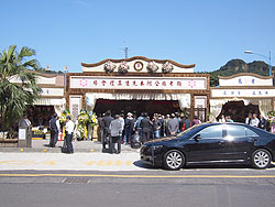 瑞芳駅の仮設葬式